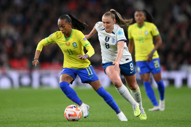 她用自己的 她用自己的